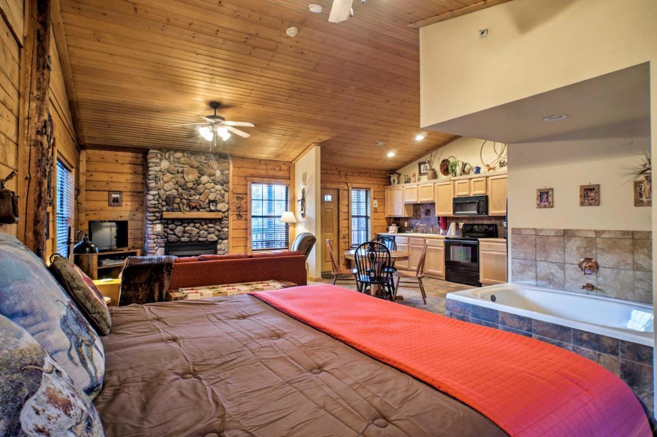 Cabin-Style Studio Right Off The Branson Strip! Apartment ภายนอก รูปภาพ